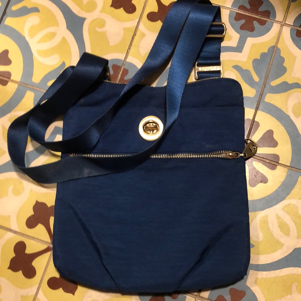 Baggalini Hanover blue and gold purse